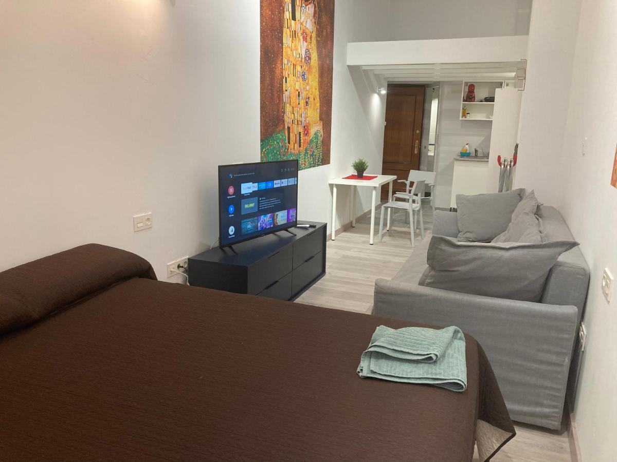 Golondrinas De Malaga "Apartamentos Con Mucho Arte" Y Terraza Solarium En Coliving Exterior photo